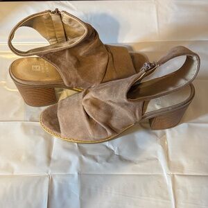 White Mountain Tan Block Heel Sandals